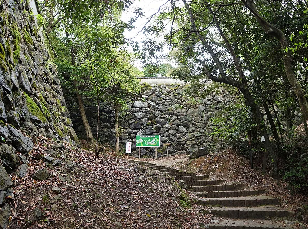 Iwakuni Castle (岩国城)