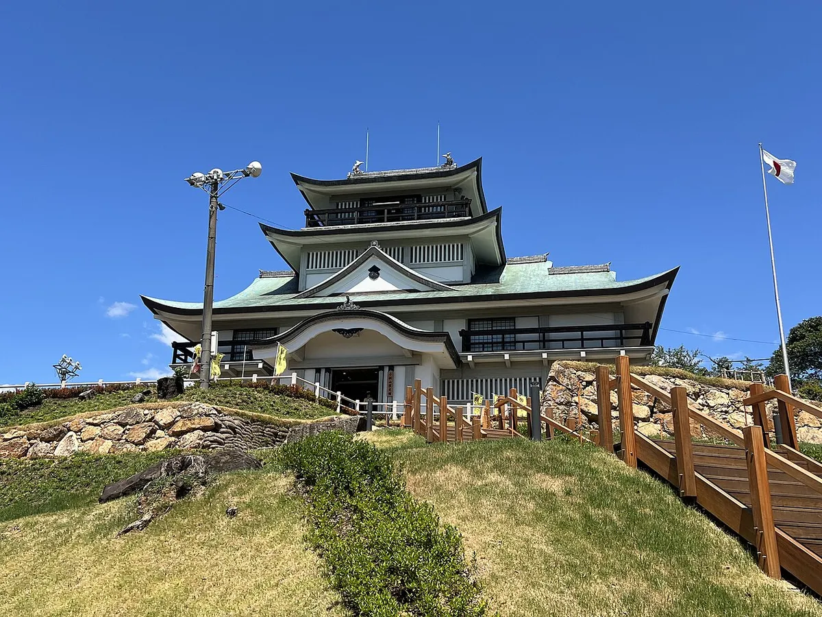 Komakiyama Castle (小牧山城)