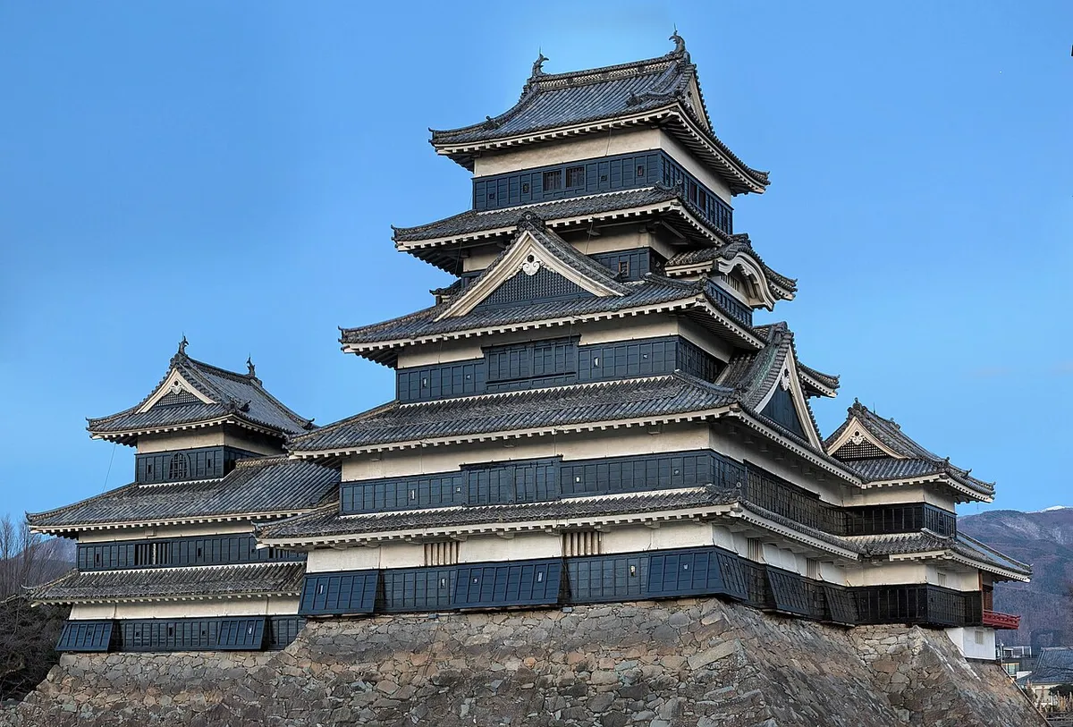 Matsumoto Castle (松本城)