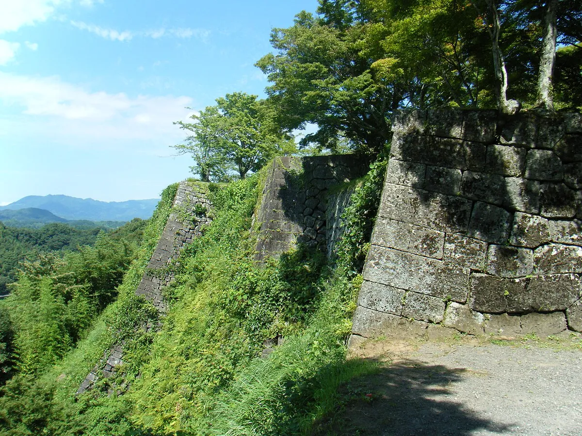 Oka Castle (岡城)