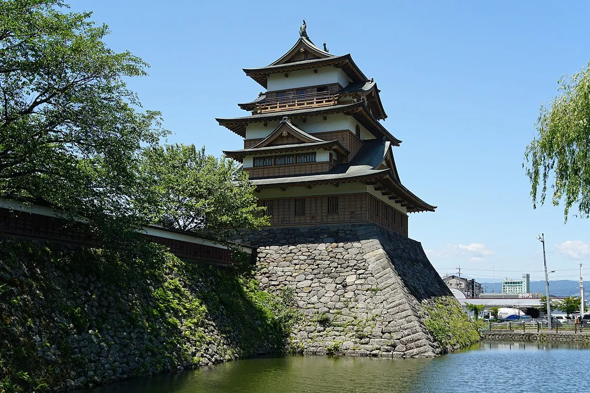 Takashima Castle (高島城)