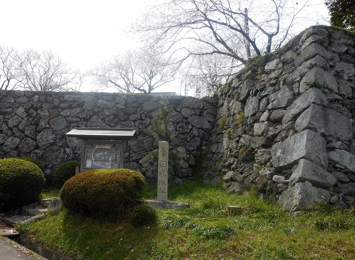 Tamaru Castle (田丸城)