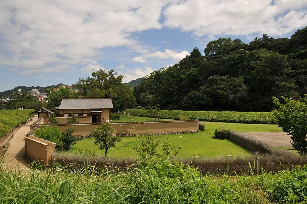 Yuzuki Castle (湯築城)